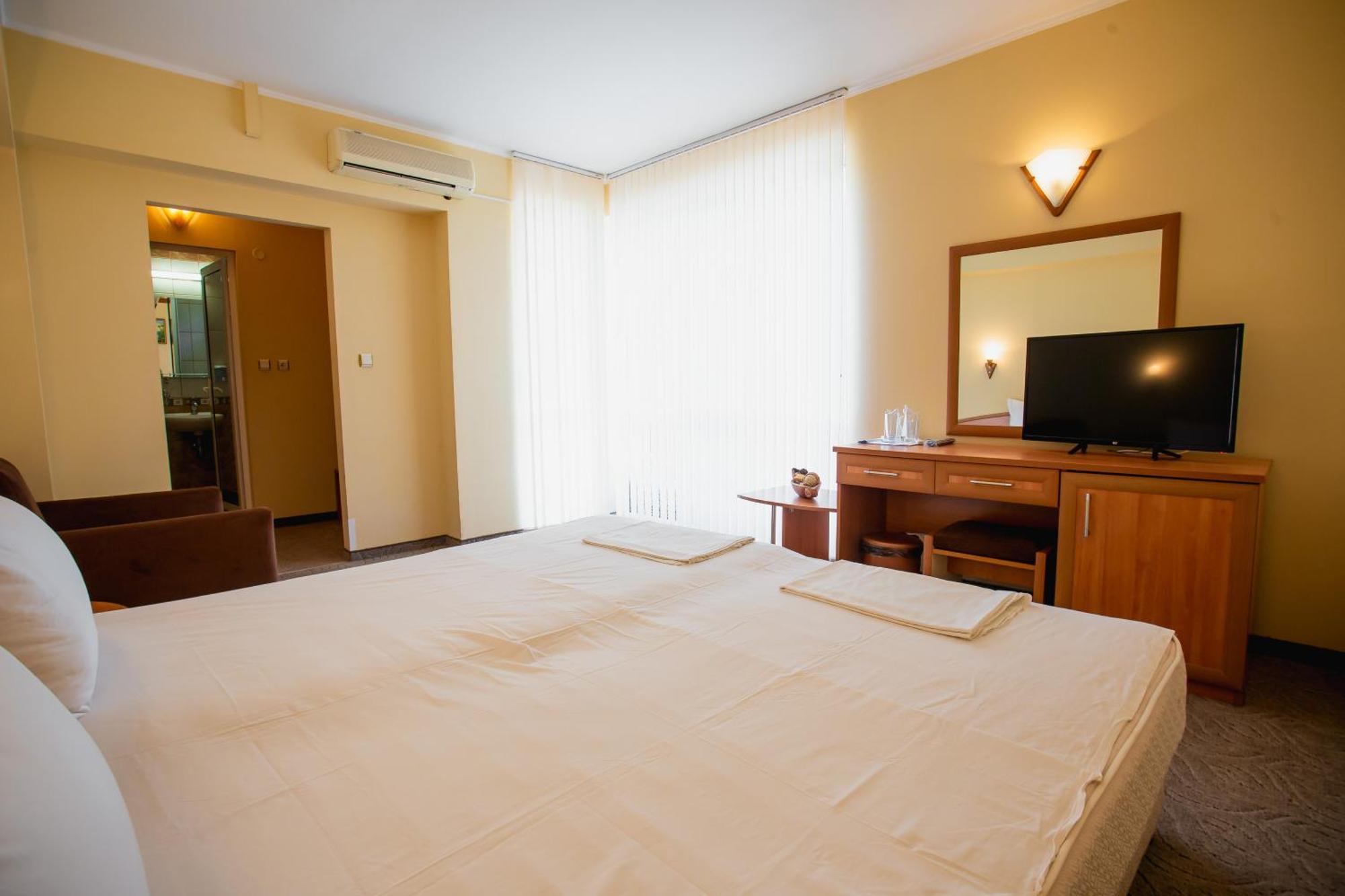 Hotel Dolphin Ravda Eksteriør billede